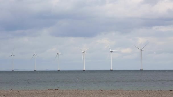 Tubos de viento mar adentro — Vídeos de Stock