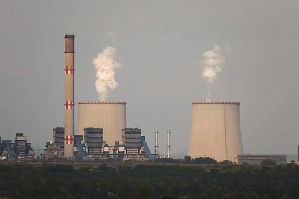 Chladicí věže elektrárny — Stock fotografie