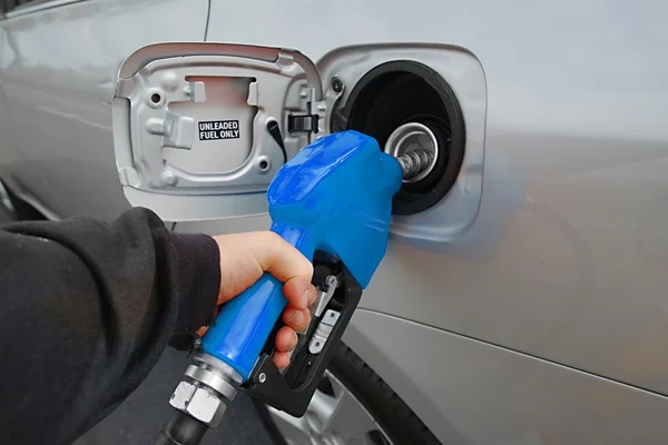 Relleno de boquilla de combustible — Foto de Stock