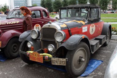Perm, Rusya - 29 Haziran: Retro-cars Rallisi Pekin-Paris 2016 , 