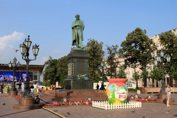 MOSCOW, RUSSIA - JULE 30, 2016: The monument to A. S. Pushkin on — Stock Photo, Image