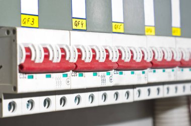 Endüstriyel Otomatik-devre-kesici