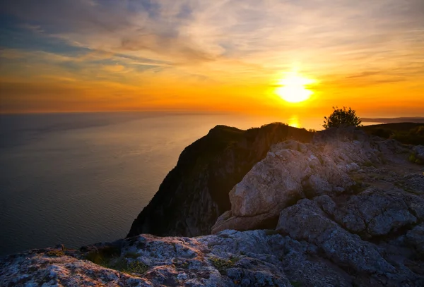 Günbatımı yüksekliği dağlardan