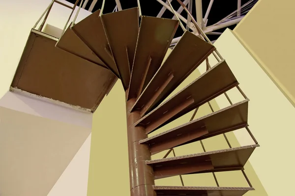 Стальная спиральная лестница — стоковое фото