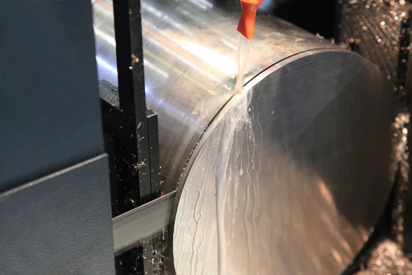 Cutting metal mekaniska såg — Stockfoto