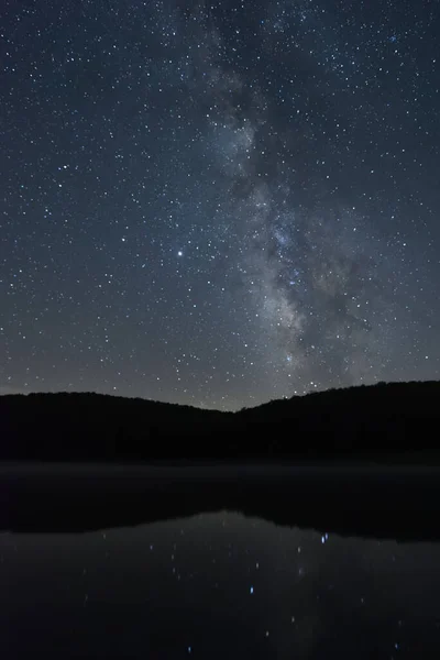 Céu Noturno Sobre Lago Spruce Knob West Virginia — Fotografia de Stock