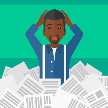 Gazeteler yığını erkekte.