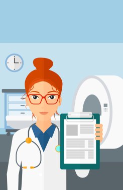 MRI makine ile hastane odasında doktor.