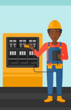 Elektrikçi Elektrik donatımı ile.