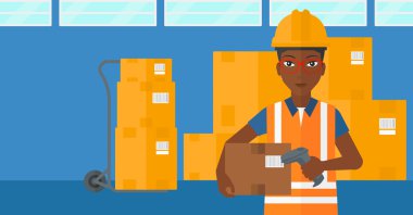 Barkod kutusunu kontrol işçi.