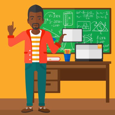 tablet bilgisayar tutan adam.