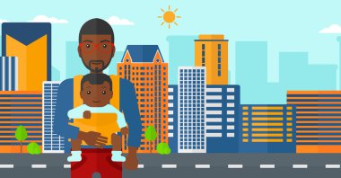 Adam tutarak bebek askı içinde.