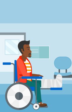 Tekerlekli sandalyede oturan hasta.