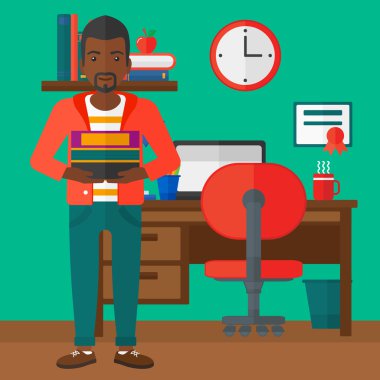 Adam holding yığın kitap.