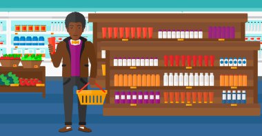 Müşteri alışveriş sepetine ve tüp krem.