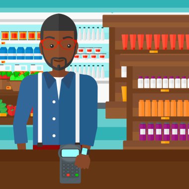 Adam akıllı dikkat ile ödeme.