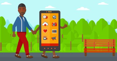 Smartphone ile yürüyen adam.