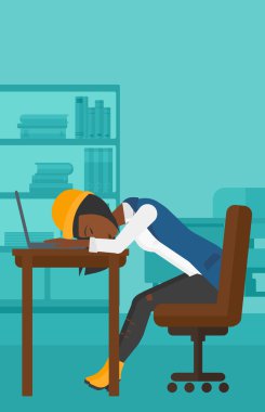Çalışma alanı üzerinde uyuyan kadın.