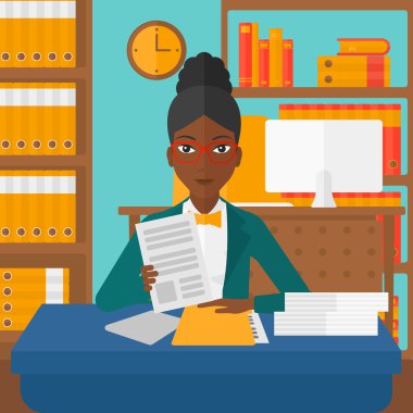 İK Yöneticisi dosyaları denetleme.