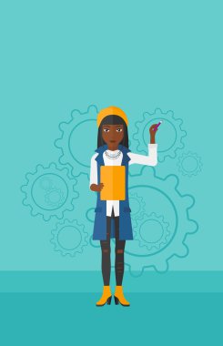 Gears'ı arka plan üzerinde duran kadın.