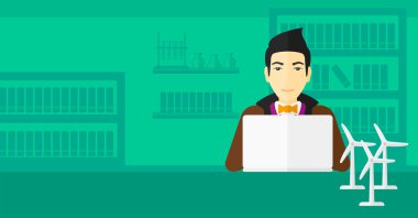 laptop çalışan adam.