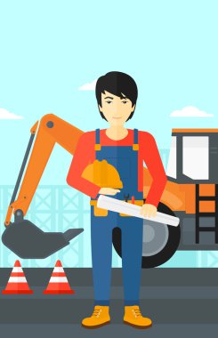 Kask ile mühendis ve blueprint.