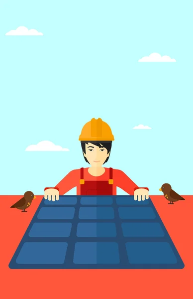 Construtor com painel solar . — Vetor de Stock