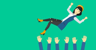 Kutlama sırasında başarılı iş kadını.