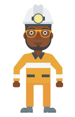Kask içinde kendine güvenen madenci.