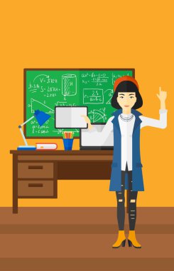 Tablet bilgisayar tutan kadın.