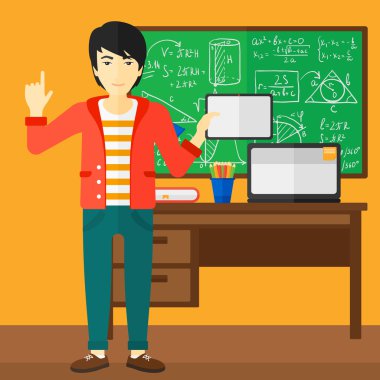 tablet bilgisayar tutan adam.