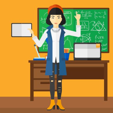 Tablet bilgisayar tutan kadın.