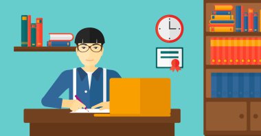 Eğitim için dizüstü bilgisayar kullanan adam.