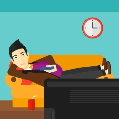 Adam kanepede yatıyor..