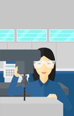 Sıkıcı ile çalışan kadın değirmen.