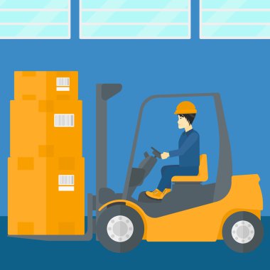 Forklift kamyon ile yük taşıma alt depo.