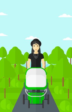 kadın iterek çocuk arabası.