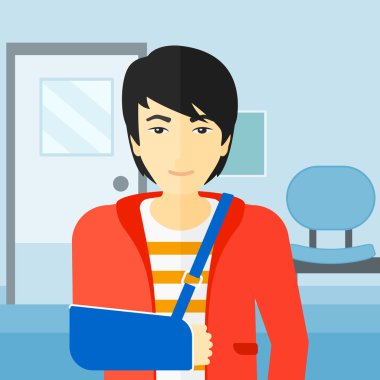 Kırık kolu ile adam.