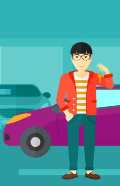 Adamın elinde yeni arabanın anahtarları var..