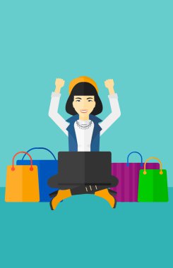 Kadın çevrimiçi alışveriş yapma.