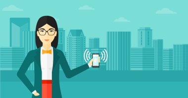 Zil telefon tutan kadın.