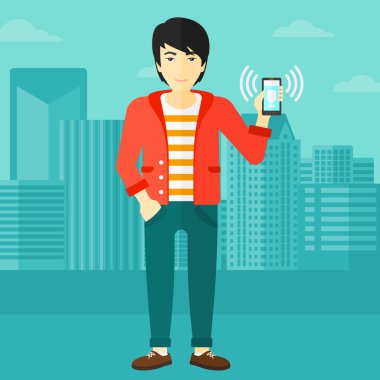 Zil telefon tutan adam.