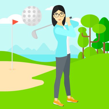 golf oyuncusu topa vuruyor.