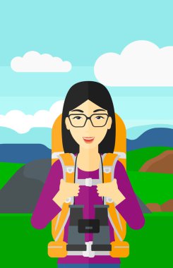 Dürbün ile neşeli backpacker.