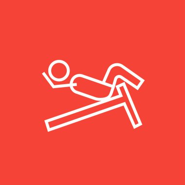 Egzersizi Incline bench satırı simgesi üzerinde yapan erkek.