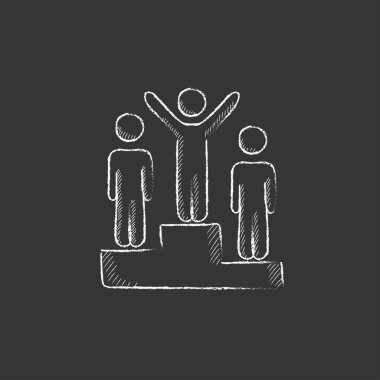 Kazanan podyum üzerinde. Tebeşir simgesinde çizilmiş.