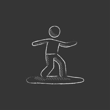 Erkek surfer sörf tahtası üzerinde sürme. Tebeşir simgesinde çizilmiş.