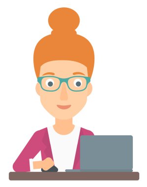 laptop çalışan kadın.