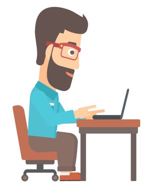 laptop çalışan adam.