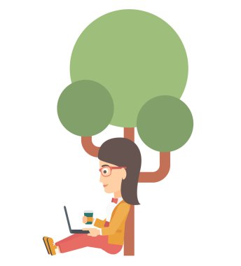 Eğitim için dizüstü bilgisayar kullanan kadın.